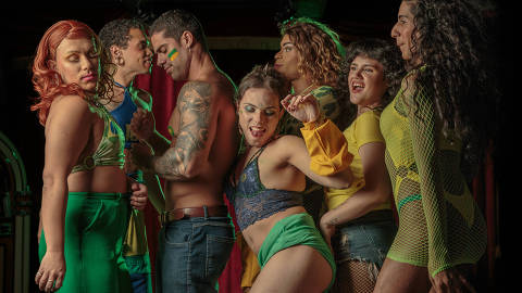 SÃO PAULO, SP, BRASIL. 30/05/2024 - Fotos no Cabaret da Cecíliade de membros da comunidade LGBT que estão vestindo verde e amarelo após as cores da bandeira do Brasil virarem símbolos de apoiadores do ex-presidente Jair Bolsonaro. (Foto: Jardiel Carvalho/Folhapress, ILUSTRADA) ***EXCLUSIVO FOLHA***
