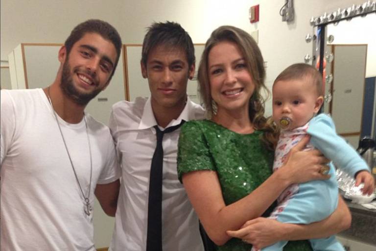 Internautas resgatam foto antiga de Neymar com Luana Piovani e Pedro Scooby: 'Família gente boa'