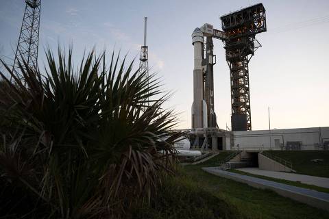 This handout picture courtesy of NASA shows a United Launch Alliance Atlas V rocket with Boeing's CST-100 Starliner spacecraft aboard on the launch pad at Space Launch Complex 41 ahead of the NASAs Boeing Crew Flight Test, at Cape Canaveral Space Force Station in Florida on May 30, 2024. Boeing is set to launch its first crewed space mission in June 1, 2024. The vessel, under development since 2010, has been plagued by technical problems and has yet to fulfill its purpose of ferrying astronauts to the International Space Station, allowing Boeing's rival SpaceX to zoom ahead with its Crew Dragon capsule. (Photo by Joel KOWSKY / NASA / AFP) / RESTRICTED TO EDITORIAL USE - MANDATORY CREDIT 