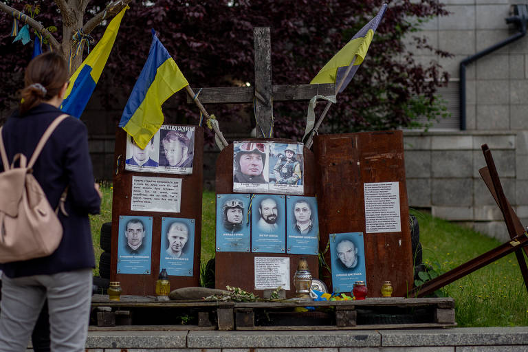 Memorial em homenagem aos soldados mortos perto da Praça de Independência de Kiev, na Ucrânia
