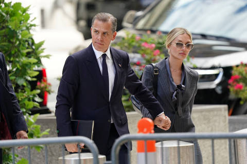 Hunter Biden, son of U.S. President Joe Biden, arrives at the federal court with his wife Melissa Cohen Biden, on the opening day of his trial on criminal gun charges in Wilmington, Delaware, U.S., June 3, 2024. REUTERS/Kevin Lamarque ORG XMIT: LIVE