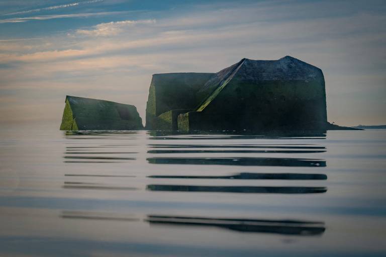 Parte de bunker nazista integrante da Muralha Atlântica de Hitler submerso em Rockanje, na Holanda