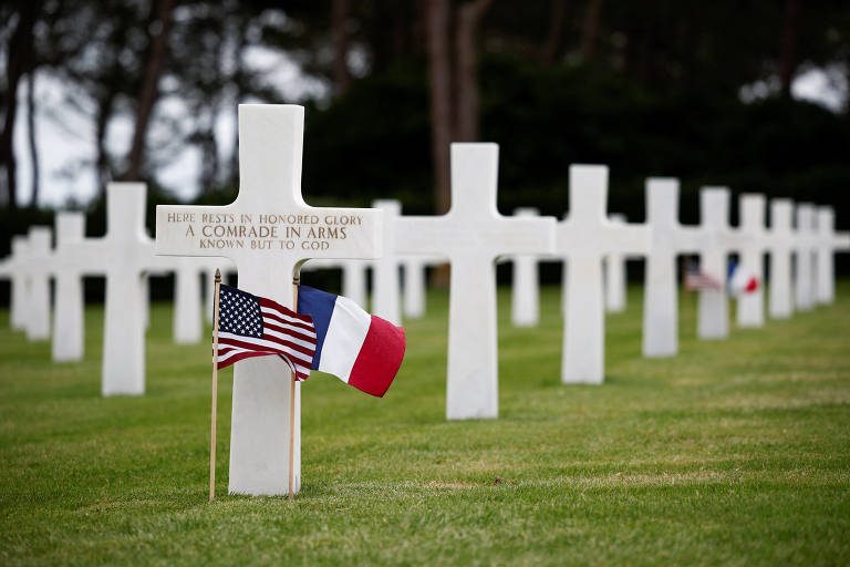 Cruzes no cemitério militar americano na praia de Omaha, na Normandia