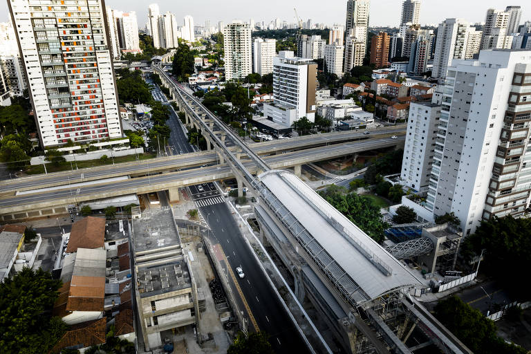 A estação Campo Belo do metrô, na zona sul, foi rodeada por prédios voltados à classe média e, com eles, chegaram cerca de 4,8 mil moradores