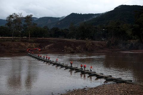 Enchente arranca ponte e ameaça sobrevivência de município no RS