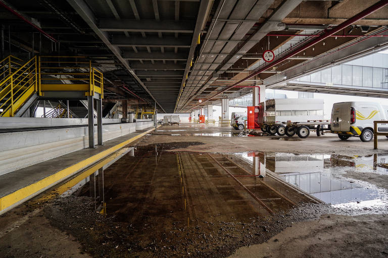 Aeroporto Internacional Salgado Filho foi afetado pelas enchentes em Porto Alegre