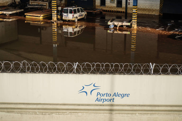 Aeroporto Internacional Salgado Filho foi afetado pelas enchentes em Porto Alegre