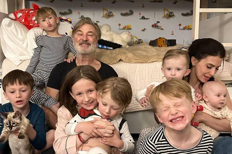 Alec e Hilaria Baldwin vão mostrar vida com sete filhos em reality show