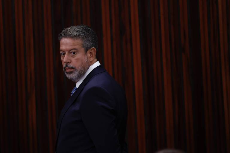 O presidente da Câmara dos Deputados, Arthur Lira (PP-AL), em sessão solene do TSE (Tribunal Superior Eleitoral), na sede da corte, em Brasília
