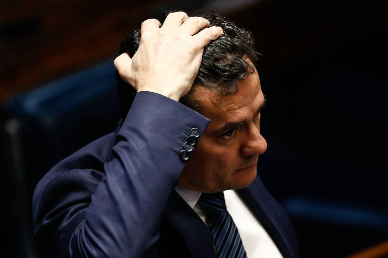 O senador Sergio Moro (União Brasil-PR) em sessão na Câmara dos Deputados, em Brasília, após se tornar réu em ação de suposta calúnia contra o ministro do STF (Supremo Tribunal Federal) Gilmar Mendes