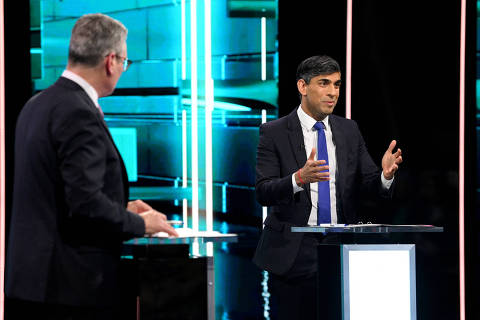 Britain's Labour Party leader Keir Starmer debates with Conservative Party leader and Prime Minister Rishi Sunak, as ITV hosts the first head-to-head debate of the general election, in Manchester, Britain, June 4, 2024 in this handout image. Jonathan Hordle/ITV/Handout via REUTERS    THIS IMAGE HAS BEEN SUPPLIED BY A THIRD PARTY. NO RESALES. NO ARCHIVES. NO NEW USES AFTER JULY 4, 2024. ORG XMIT: HO