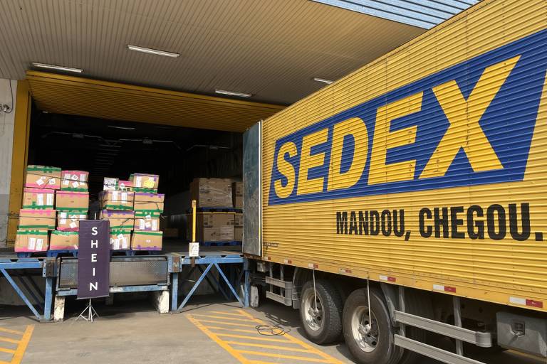 30.jun.23 - Governo cria portaria com regras para compras online, com isenção do imposto de importação até US$ 50 para empresas no Remessa Conforme