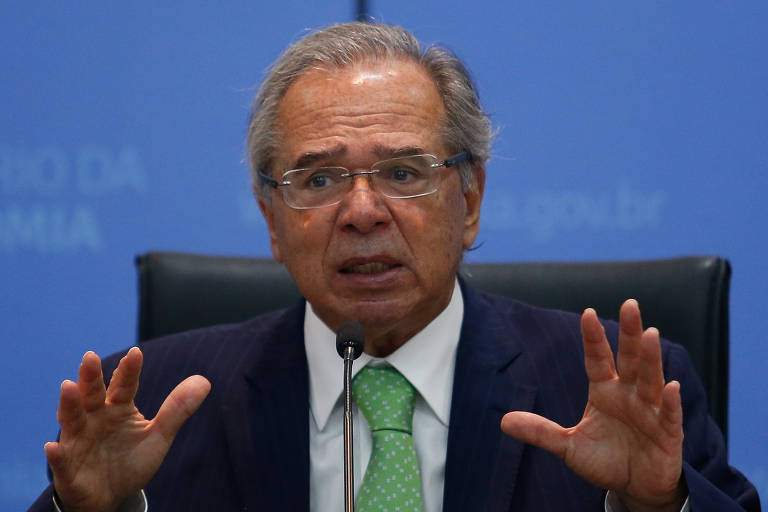 21.mai.22 - Após repercussão negativa do então ministro Paulo Guedes sobre o assunto, Bolsonaro afirma que não assinaria MP que tratasse do tema