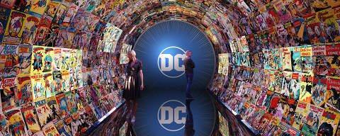 Túnel da exposição 'Heróis DC'