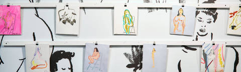 Vista da exposição 'Get Nude, Get Drawn' na The Other Art Fair Brooklyn, onde artistas fazem esboços de modelos nus ao vivo ORG XMIT: XNYT0538
