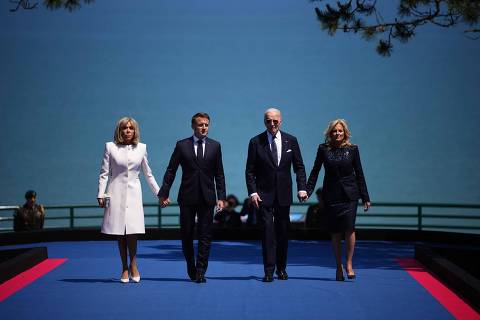 Joe Biden (2nd R) and US First Lady Jill Biden (R) walk with France's President Emmanuel Macron (2nd L) and his wife Brigitte Macron (L) during the US ceremony marking the 80th anniversary of the World War II 
