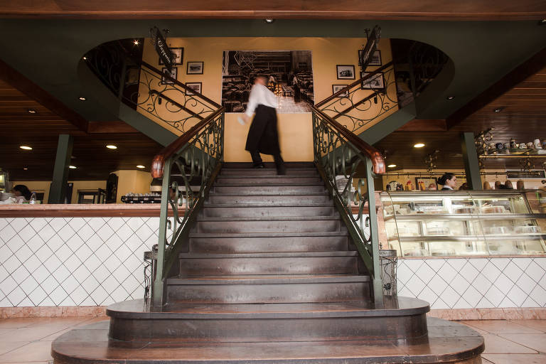 Cena da rotina do Café Girondino, no centro de Sao Paulo.