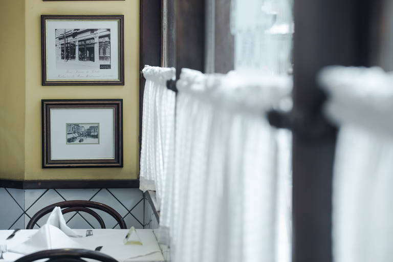 Interior do Café Girondino, no centro histórico de São Paulo