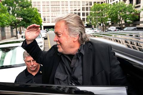 WASHINGTON, DC - JUNE 6: Steve Bannon, former advisor to President Donald Trump, departs the E. Barrett Prettyman U.S. Courthouse on June 6, 2024 in Washington, DC. Bannon has been ordered to begin serving his four-month prison sentence on July 1 for two counts of contempt of Congress after failing to comply with a congressional subpoena related to the Jan. 6, 2021, attack on the U.S. Capitol.   Kent Nishimura/Getty Images/AFP (Photo by Kent Nishimura / GETTY IMAGES NORTH AMERICA / Getty Images via AFP)