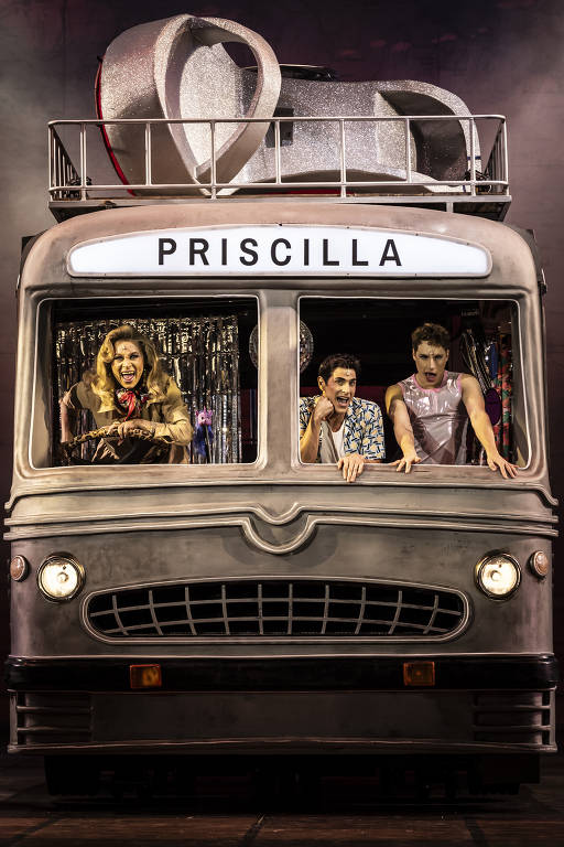 Veja cenas do musical 'Priscilla, A Rainha do Deserto'