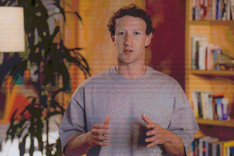 O CEO da Meta, Mark Zuckerberg, aparece em vídeo durante evento da empresa em São Paulo