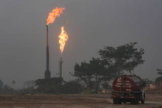 FILE PHOTO: Pemex burns one of Mexico's largest gas deposits as regulator circles, in Tierra Blanca
