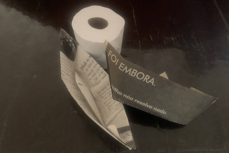 Papel higiênico e barquinhos de papel