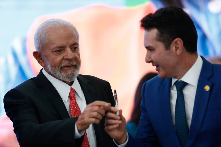 Presidente Lula e ministro Jader Filho (Cidades) em cerimônia de divulgação dos resultados do novo PAC Seleções