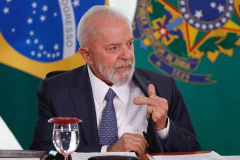 Lula diz que governo 'tem que agir' contra alta do dólar e volta a criticar BC