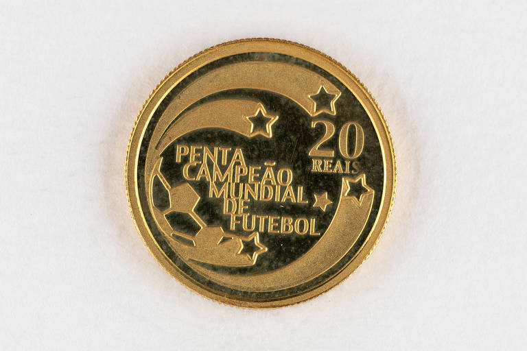 Moeda comemorativa do Pentacampeonato Mundial de Futebol de 20 reais, de 2002.