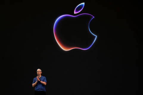 Apple CEO Tim Cook attends the annual developer conference event at the company's headquarters in Cupertino, California, U.S., June 10, 2024. REUTERS/Carlos Barria ORG XMIT: LIVE