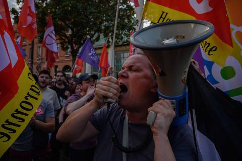 Activists and demonstrators take part in an 'antifascist rally' following the European election results, in Toulouse on June 10, 2024. President Emmanuel Macron said June 10, 2024 that he was confident French voters would make the 