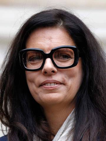 (FILES) In this file photo taken on October 12, 2011 French Francoise Bettencourt-Meyers, daughter of French Billionaire L'Oreal heiress Liliane Bettencourt, is pictured as she leaves the Institut de France in Paris. - Double for France: Bernard Arnault, CEO of the world's number one luxury goods company LVMH, and Françoise Bettencourt Meyers, heiress of L'Oreal, are, with their family, the richest man and woman in the world, a 