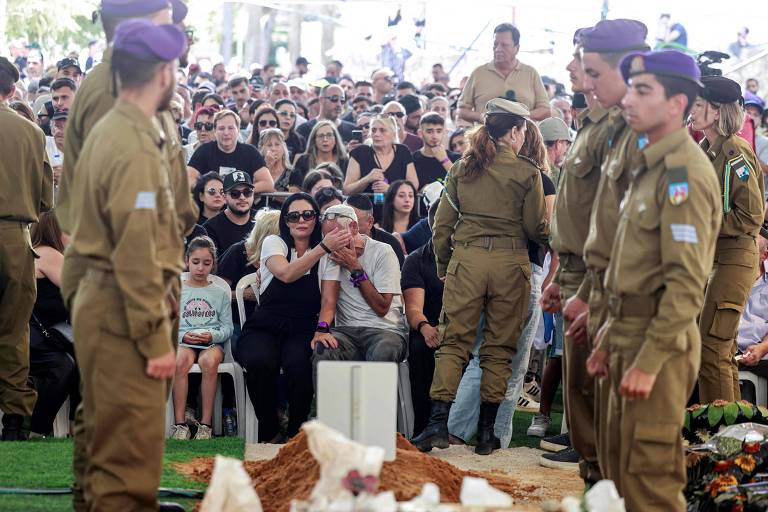 Soldado israelense morto em Gaza é velado em Jerusalém; veja fotos de hoje
