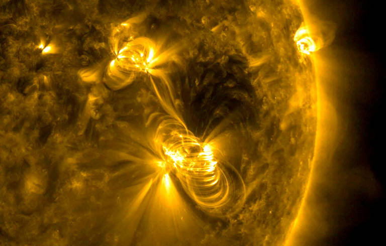 Uma explosão solar com ejeção de massa coronal do Sol， registrada pelo SDO， da Nasa， em 14 de julho de 2017.