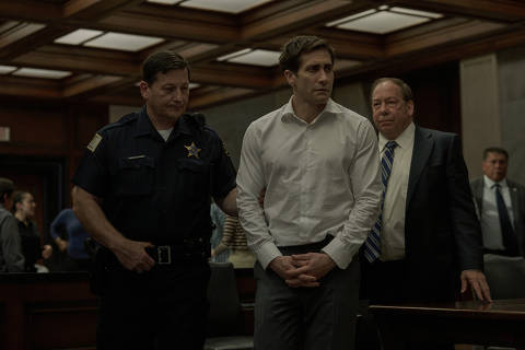 Jake Gyllenhaal e Bill Camp em Acima de Qualquer Suspeita, estreia em 12 de junho de 2024, na Apple TV+