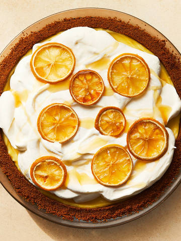 Lemon cream pie with honey and ginger. Lemon slices, drizzled with honey and baked until caramelized, top this showstopping pie. Food styled by Laurie Ellen Pellicano. (Armando Rafael/The New York Times) ORG XMIT: XNYT0862