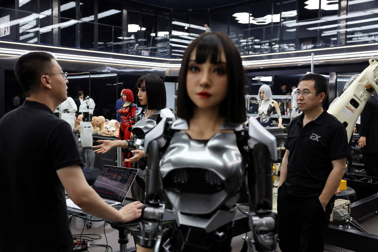 Robô da chinesa Ex-Robots no escritório da empresa em Dalian, nordeste do país
