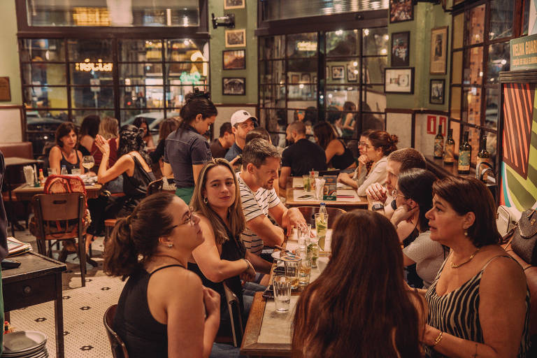 Conheça o melhor bar para ir em grupo em São Paulo segundo o júri da Folha