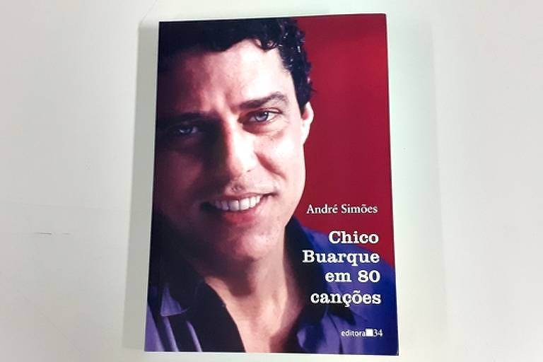 Em foto colorida, a capa do livro 'Chico Buarque em 80 Canções'