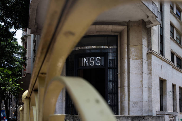 Para quem começou a contribuir com o INSS a partir de 27 de novembro de 1999, a média é calculada sobre 80% dos mais altos recolhimentos desde o início das contribuições, sem definir a data