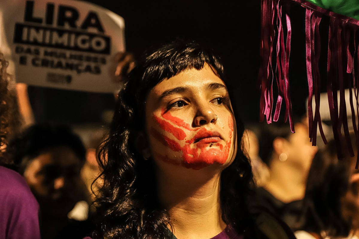 PL antiaborto dá margem para que interrupções por risco à vida ou anencefalia sejam afetadas