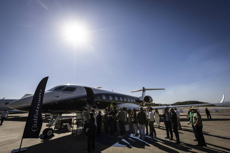Catarina Aviation Show expôs jatos executivos, iates e até carro voador