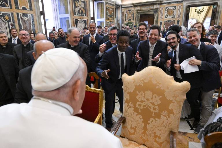 Imagens do encontro de humoristas com papa Francisco