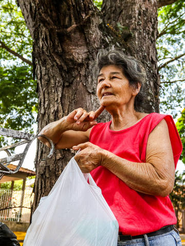 Nova Esperança, Paraná, Brasil, 25-09-2017 - Nova Esperança, cidade de 28.000 habitantes no noroeste paranaense, está no topo do ranking pelo Índice de Sustentabilidade da Limpeza Urbana (ISLU), que mede o grau de eficiencia na gestao do lixo dos municípios brasileiros. Antonia Fragari é moradora da cidade e passou a separar seus resíduos domésticos após campanhas e ações bem-sucedidas da prefeitura nesse sentido. (Foto:Theo Marques/Folhapress - FPS-ESPECIAL)