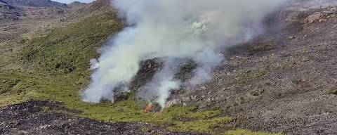 Fogo atinge a vegetação do Parque Nacional do Itatiaia, no Rio de Janeiro