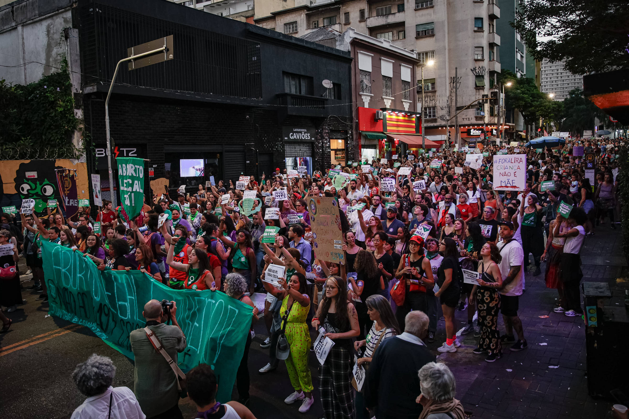 'Parem de legislar em nosso nome sem pedir nossa opinião', diz leitora sobre o PL Antiaborto por Estupro