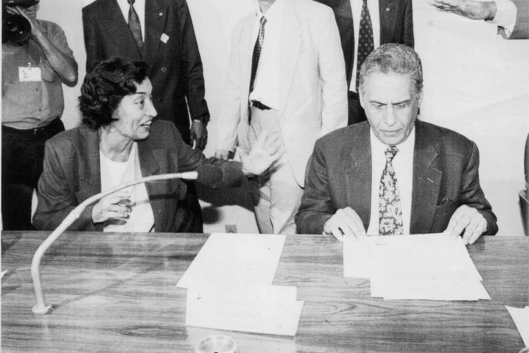 A economista Maria da Conceição Tavares e o então ministro da Fazenda, Fernando Henrique Cardoso, na Comissão de Assuntos Econômicos do Senado, em 1994