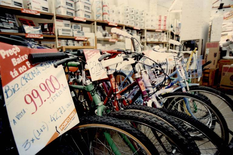 Plano Real - Preços em URV. São Paulo (SP), 24.03.1994, foto: Otavio Dias de Oliveira/Folhapress