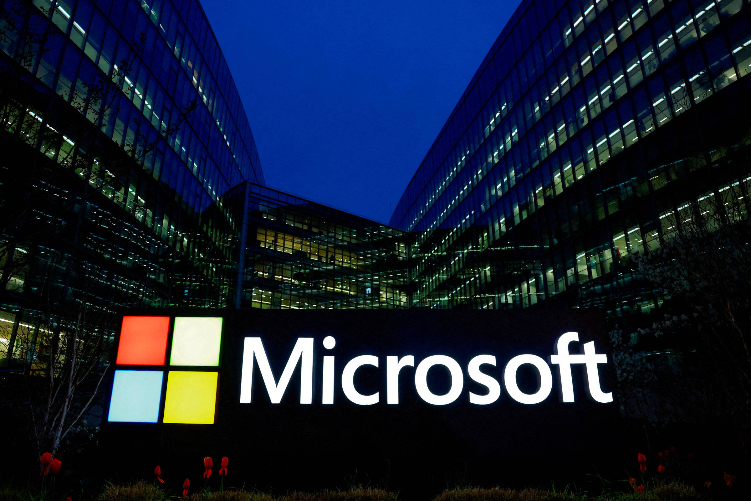 Ações da Microsoft sobem e empresa alcança valor de mercado recorde